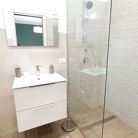 Penzion Comfy Vito With Ensuite And Parking - Policlinico Bari
