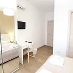 Comfy Vito With Ensuite And Parking - Policlinico Πανσιόν 3*