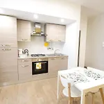 Πανσιόν Comfy Vito With Ensuite And Parking - Policlinico 3*