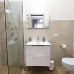 Comfy Vito With Ensuite And Parking - Policlinico Πανσιόν