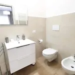 Comfy Vito With Ensuite And Parking - Policlinico 3*