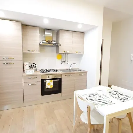 Gasthuis Comfy Vito With Ensuite And Parking - Policlinico 3*