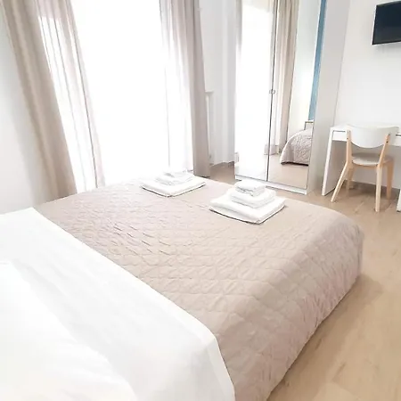 Gasthuis Comfy Vito With Ensuite And Parking - Policlinico