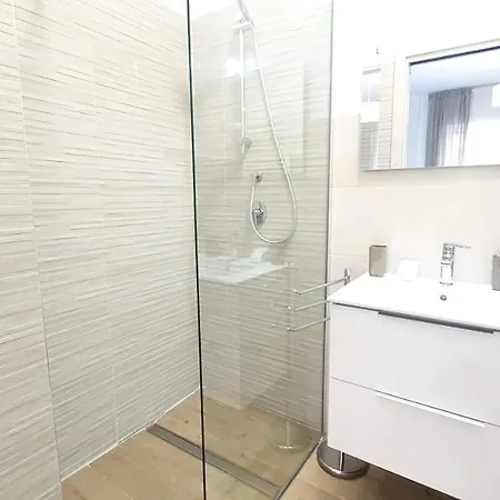 Gasthuis Comfy Vito With Ensuite And Parking - Policlinico 3*