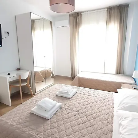 Comfy Vito With Ensuite And Parking - Policlinico بيت ضيافة